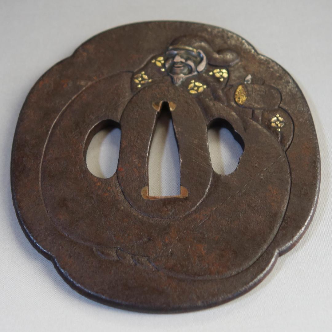 【大黒天図鍔 片切彫 銀象嵌 鍍金】 鐔 鍔 刀装具 日本刀 武具 江戸 骨董