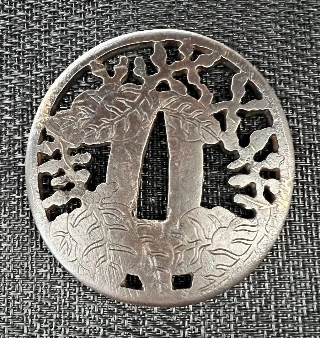 刀装具 刀鍔 鉃地 透かし鍔 吉祥文様 無銘 金象嵌 時代物 アンティーク 箱付