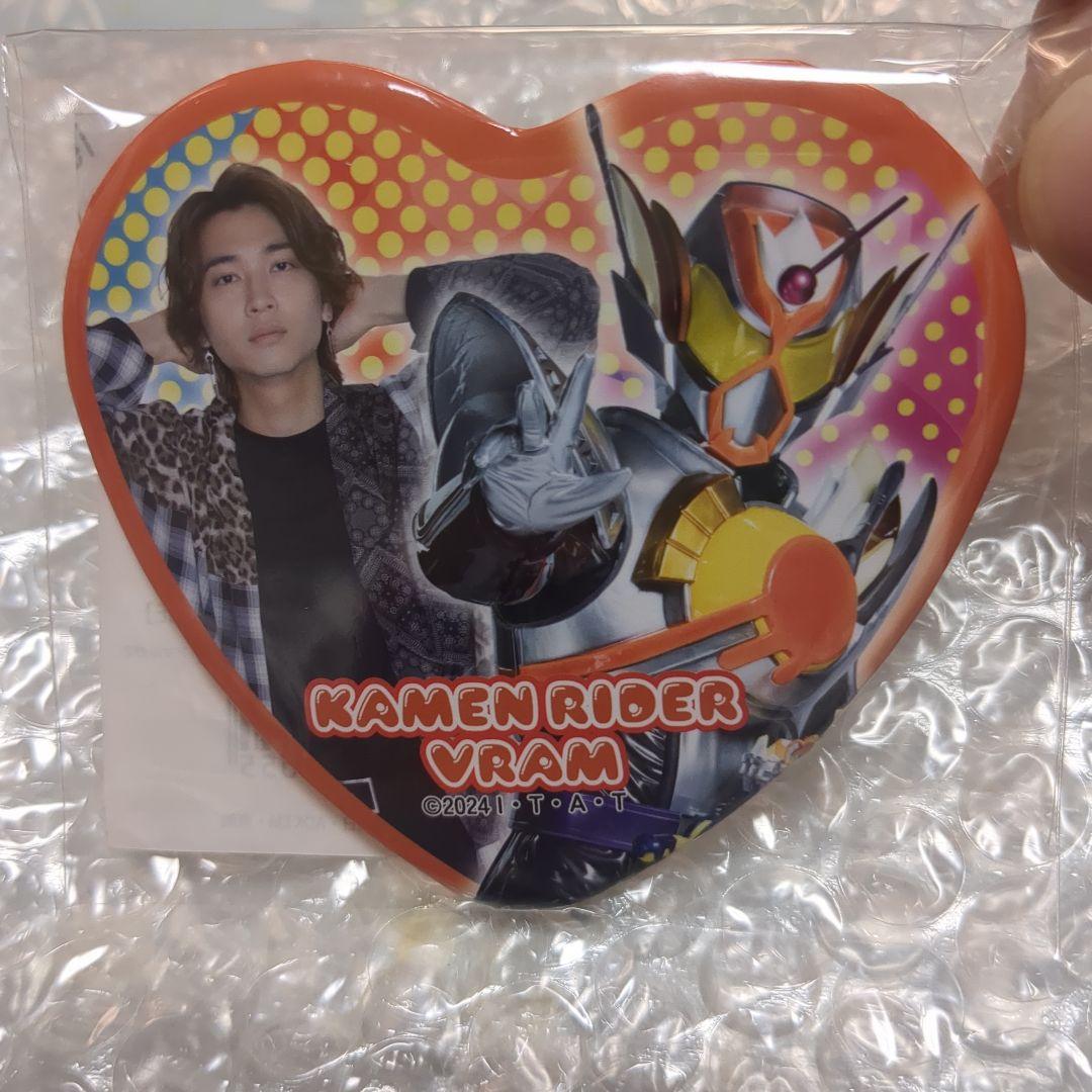 ♥*︎様 仮面ライダーガヴ　TOS くじ　特大ハート型缶バッジ　ラキア　ヴラム