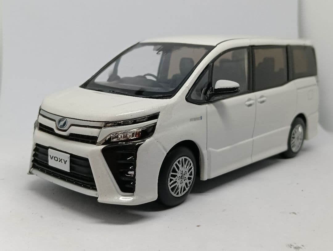 トヨタ　ヴォクシー　カラーサンプル　ミニカー　1/30　色見本　ホワイト　白