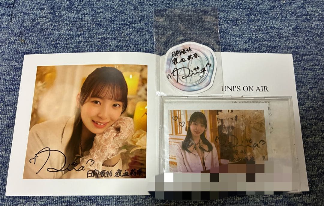 渡辺莉奈サイン入りチェキ＆ステッカー＆フォトブック