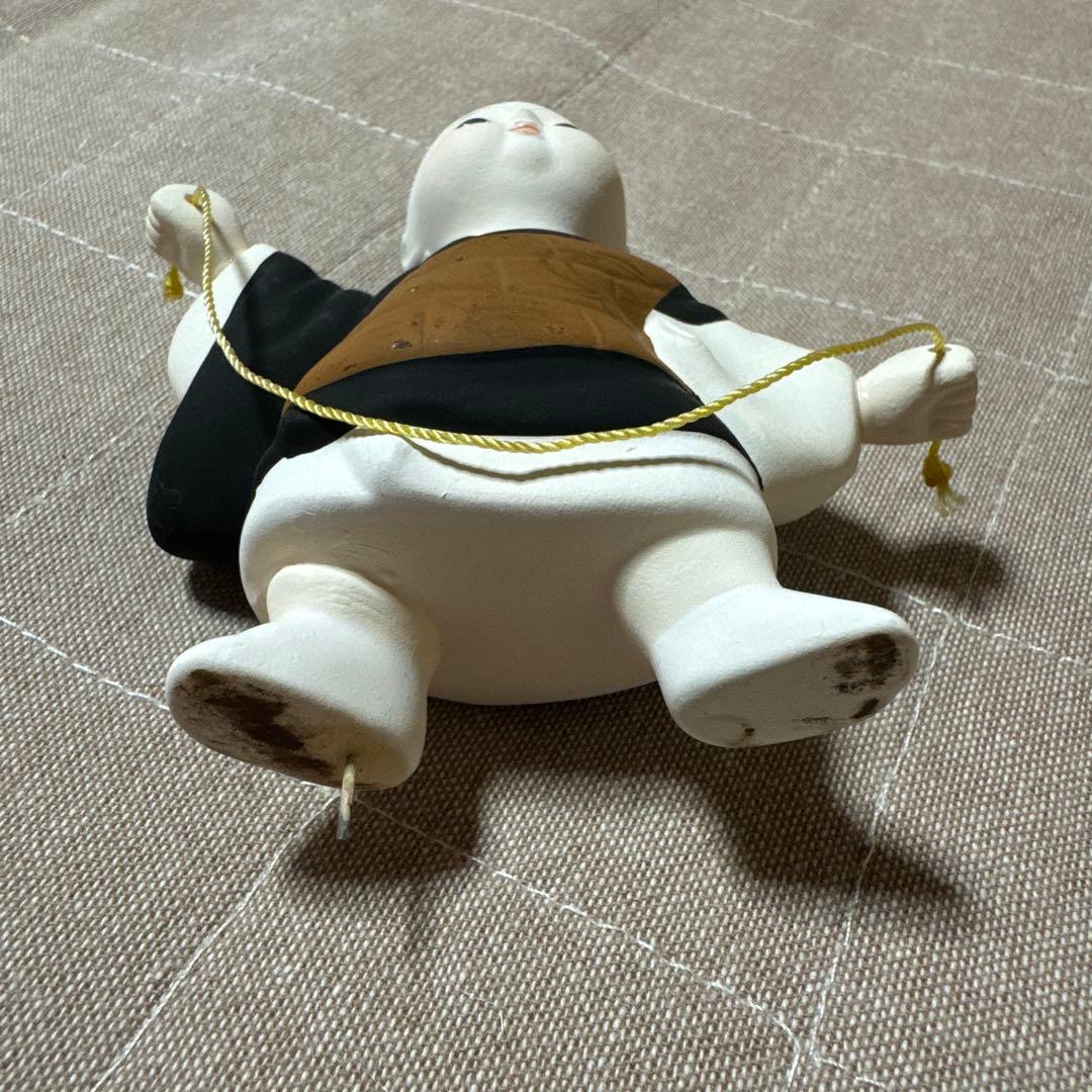 陶器製子供人形と虎の絵