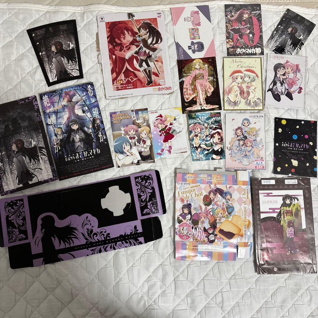 まどか☆マギカグッズ大量　カレンダー、クリアファイル、タペストリー、特典等