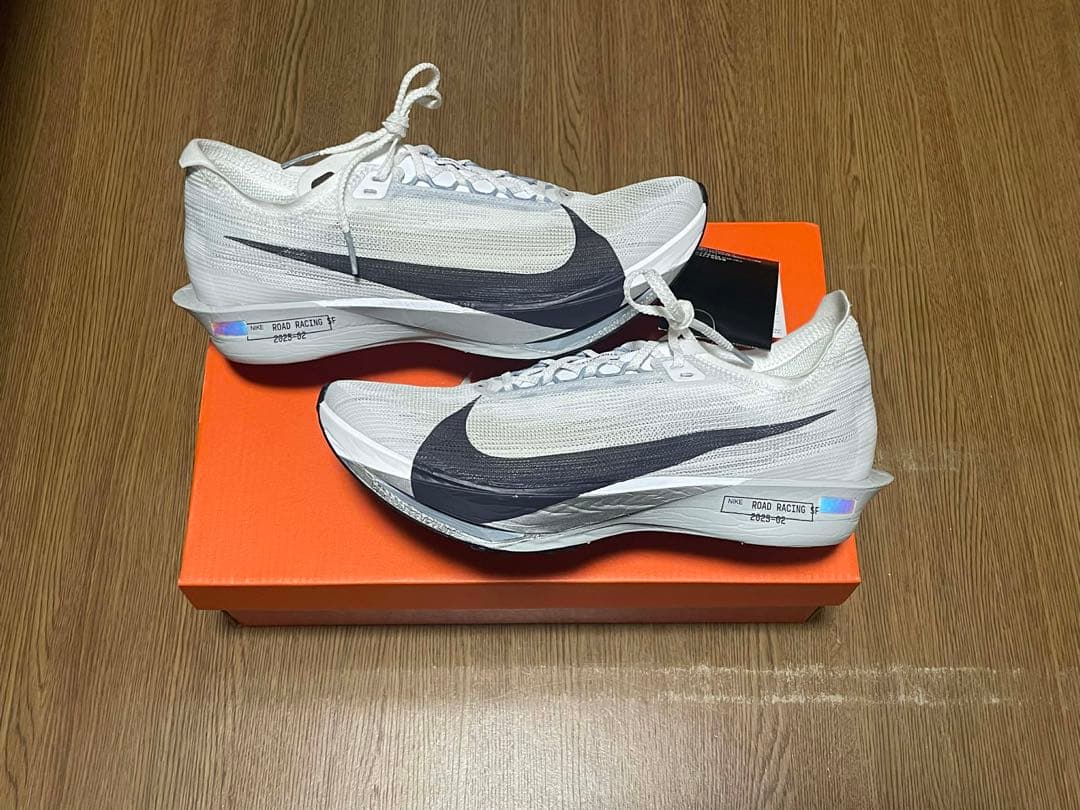 ナイキ　ストリークフライ2 ホワイト　ブラック　白黒　ランシュー　25,5