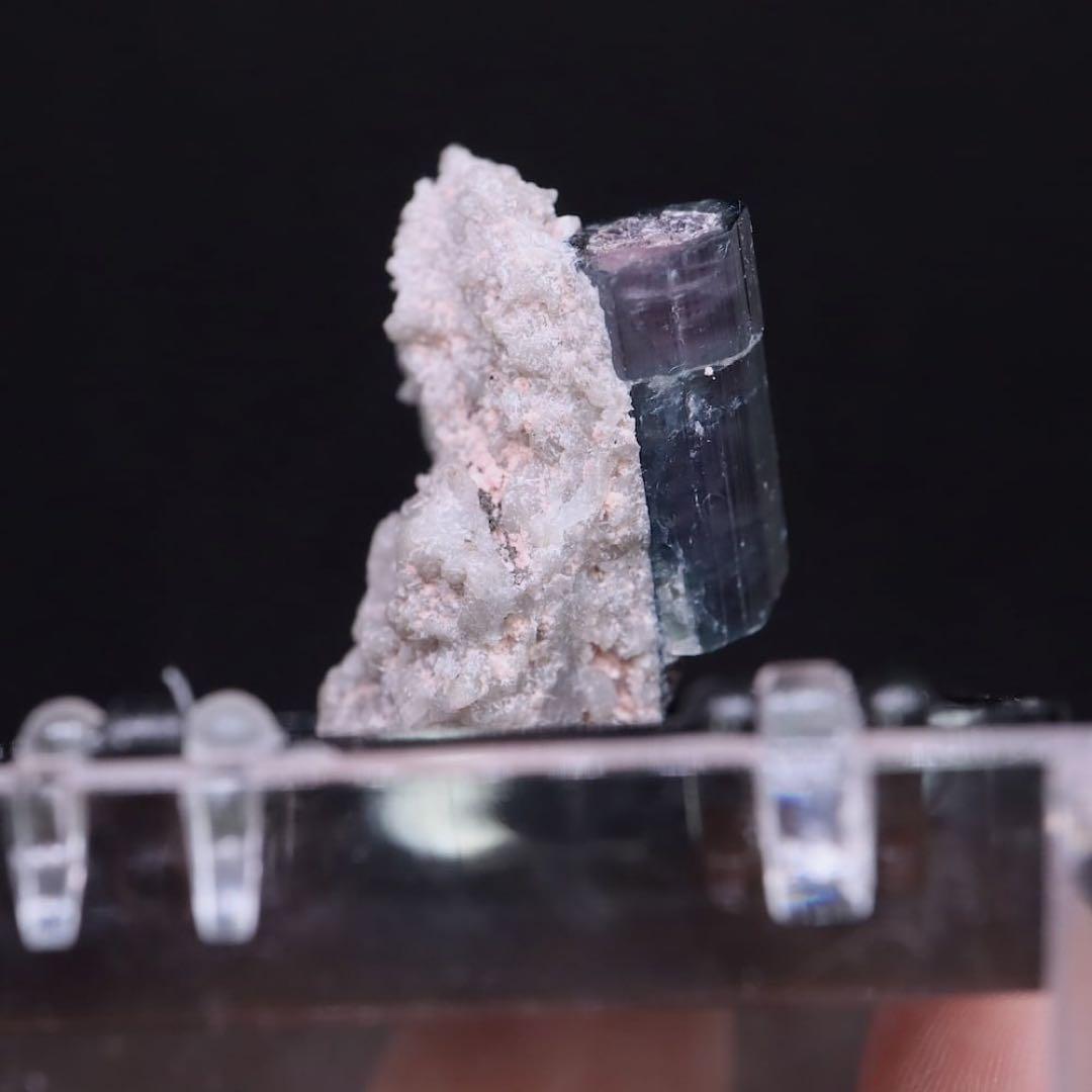 ブルー トルマリン 母岩付き 電気石 4.7g T639 鉱物　天然石　原石