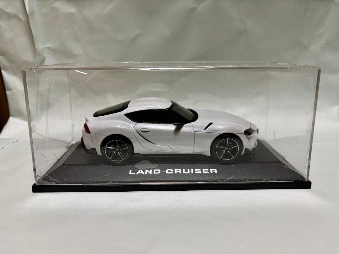 スープラ　ミニカー　ホワイトメタリック　ケース付き　※別車種のケースを流用※