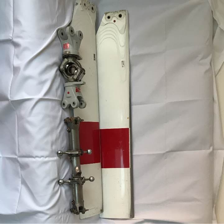 本物ヘリコプター後部羽とローター