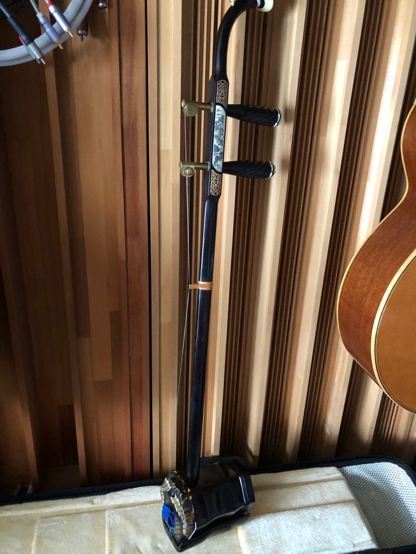 二胡　黒檀 金属軸糸巻き　ERシリーズ　中級グレード　ケース　弓、チューナー他