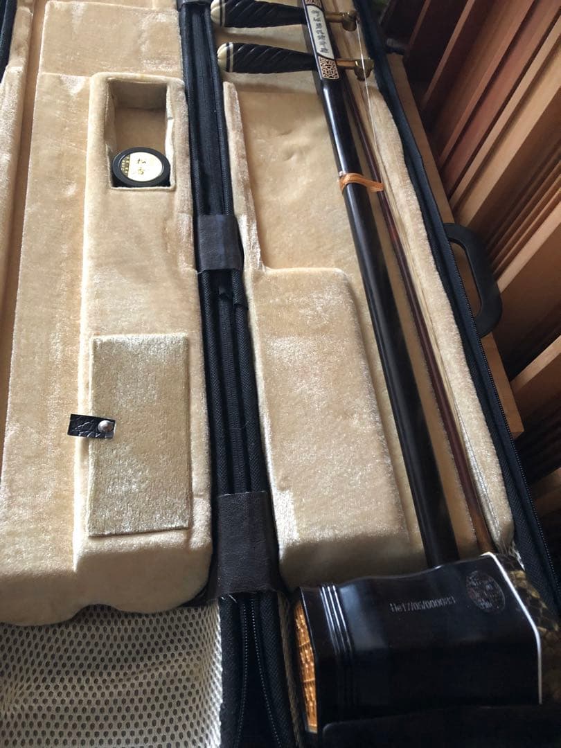 二胡　黒檀 金属軸糸巻き　ERシリーズ　中級グレード　ケース　弓、チューナー他