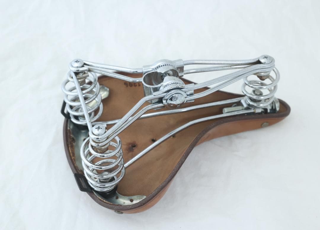 オランダ製　LEPPER　スプリング付き本革サドル