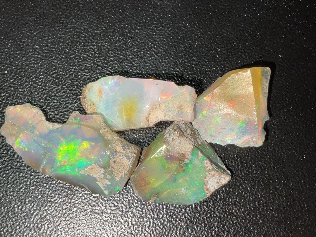 オパール原石 ルース 4個セット　ジュエリー　AAA グレード
