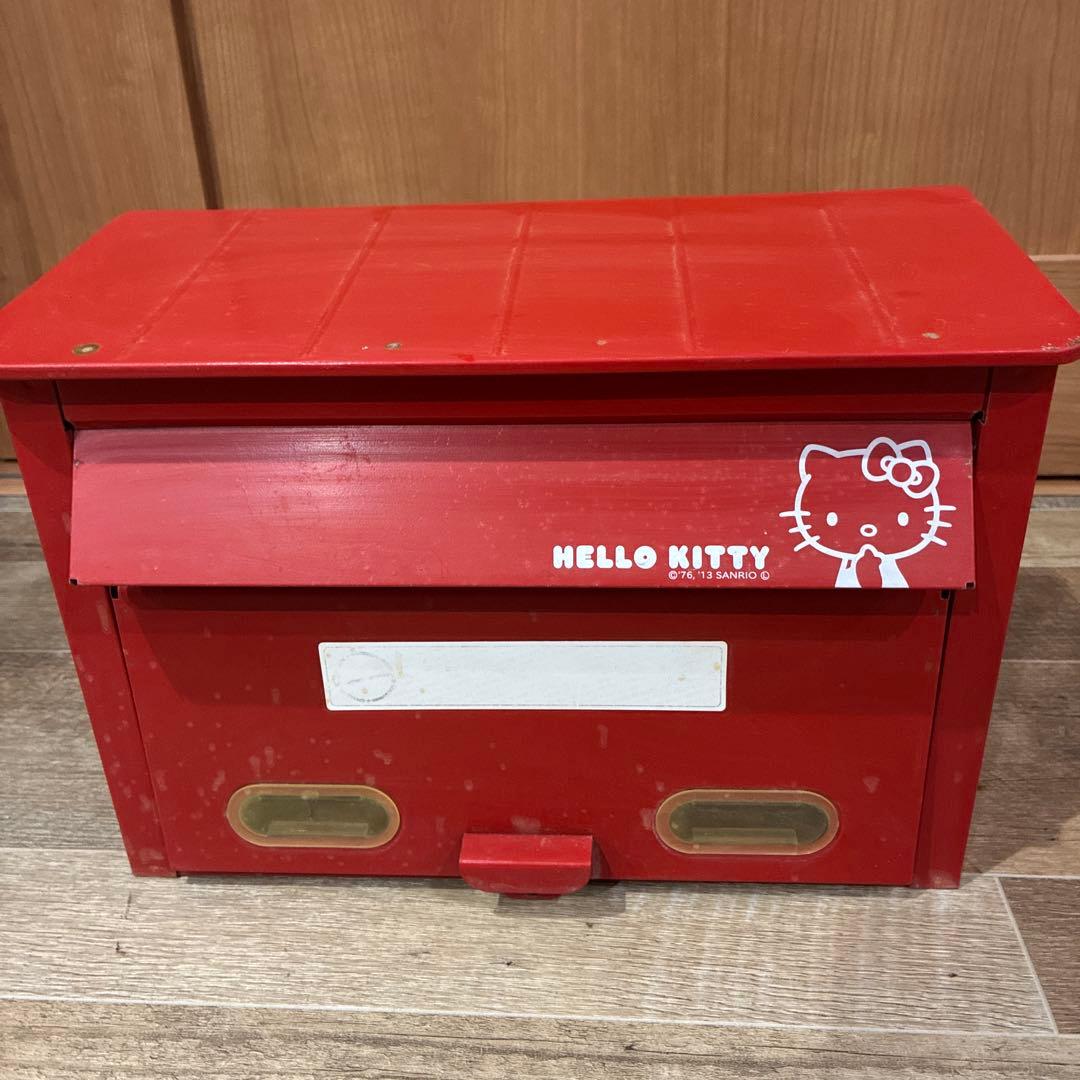HELLO KITTY 赤い郵便受け