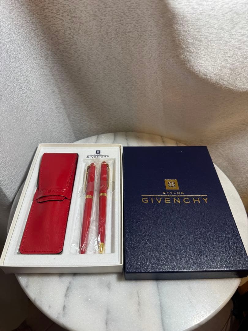 Givenchy 記念ギフトセット　赤＆緑　未使用保存品