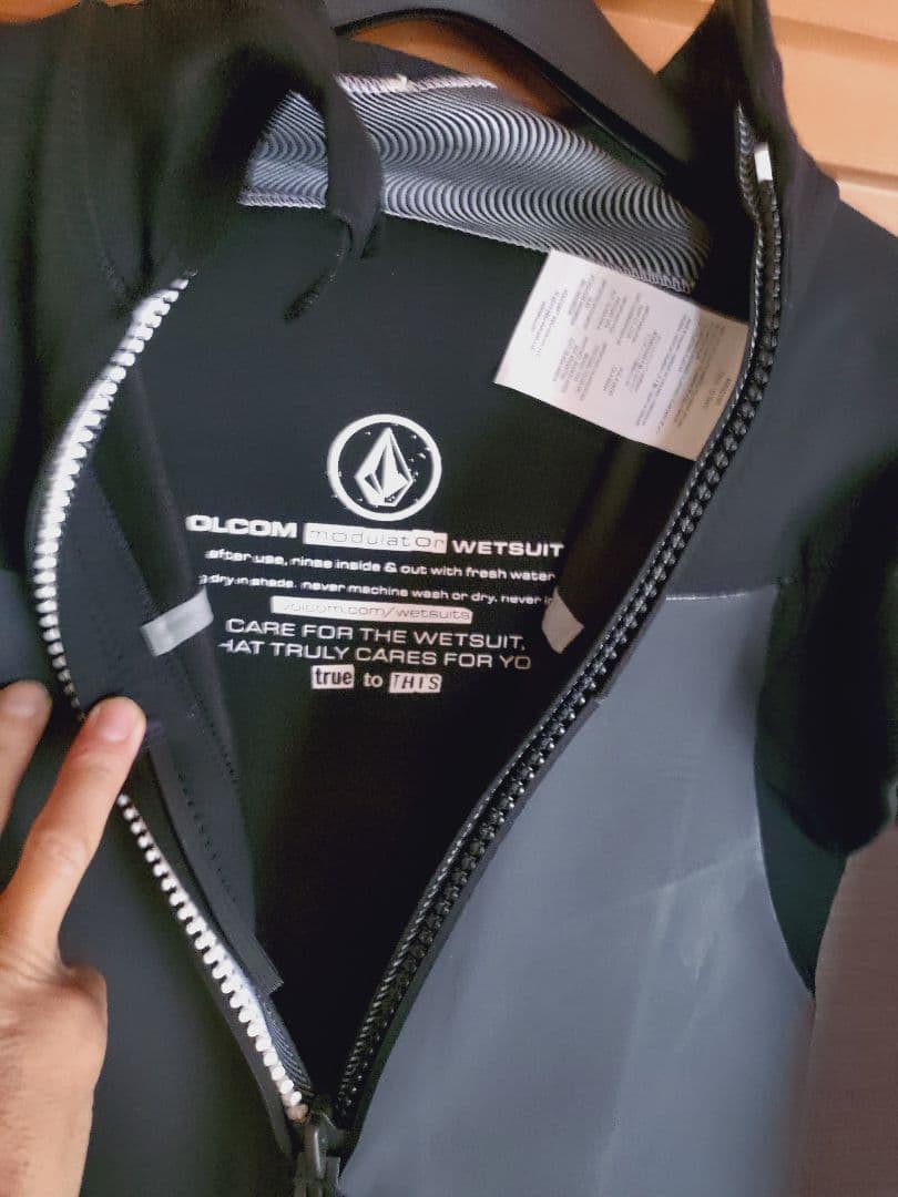 Volcom 3/2mm ブラック フルスーツウェットスーツ S