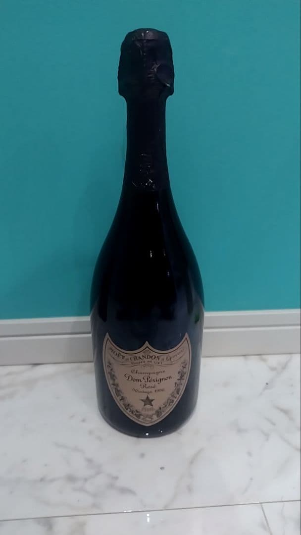Dom Pérignon ロゼ 1996年 750ml未開封　箱無し。