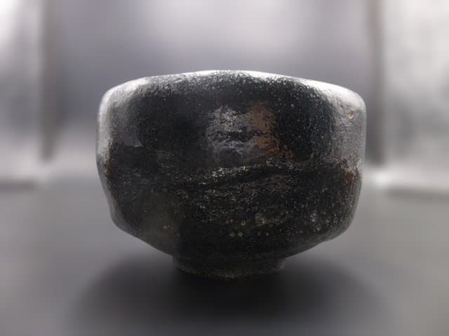 楽吉左衛門　十代　旦入　黒茶碗／共箱／楽吉左衛門　十一代　慶入極め箱／仕覆