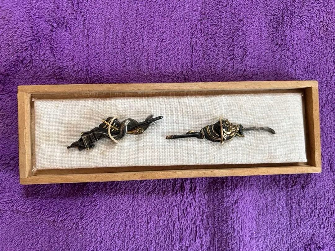 目貫 （兜モチーフ・軍配） 日本刀 刀装具 骨董 アンティーク