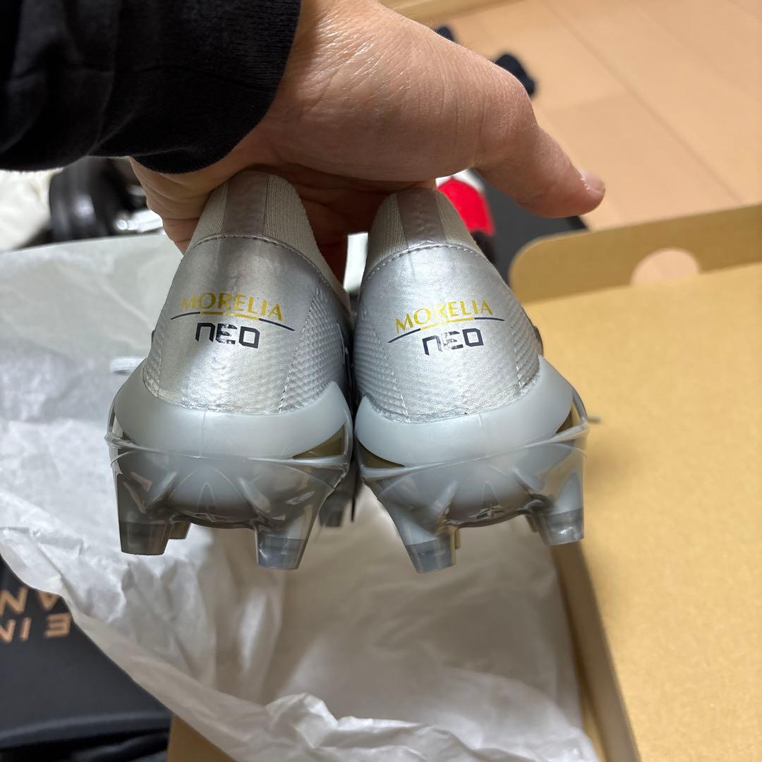 モレリアネオ4β PLATINUM SILVER PAC 26.0センチ