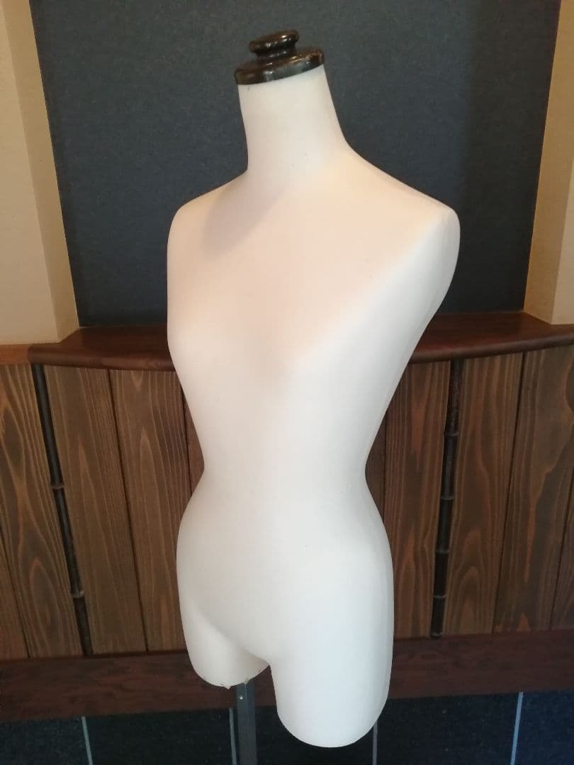 トルソー マネキン レディース 上半身用 店舗 展示用 ディスプレイ 土台付き