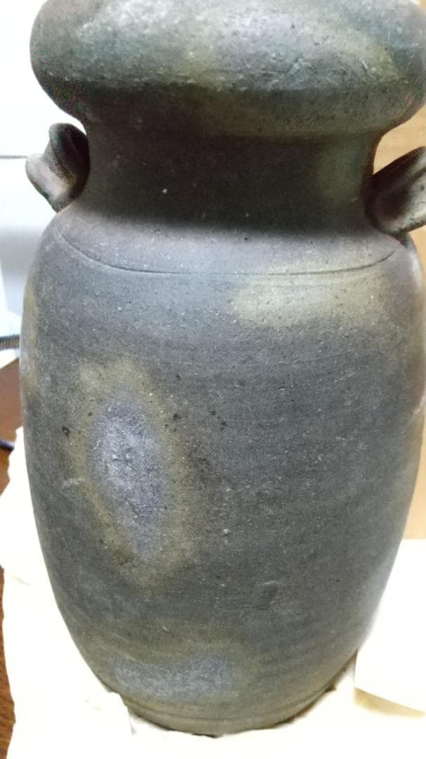 備前焼 「兼田志女子」造 花入　箱書き有木箱