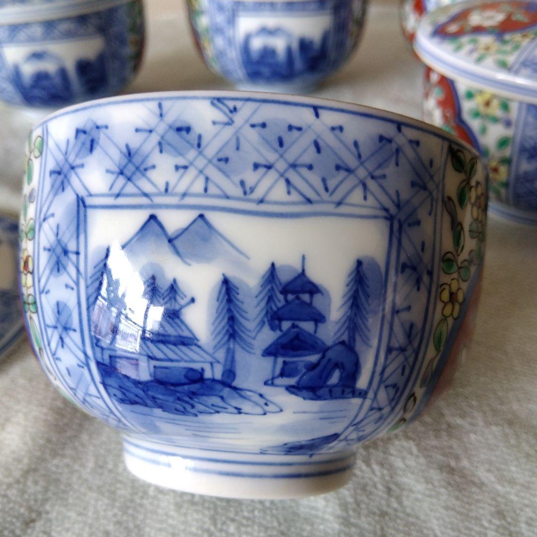 華山萬右衛門作　染錦草花間取山水蓋付湯呑揃