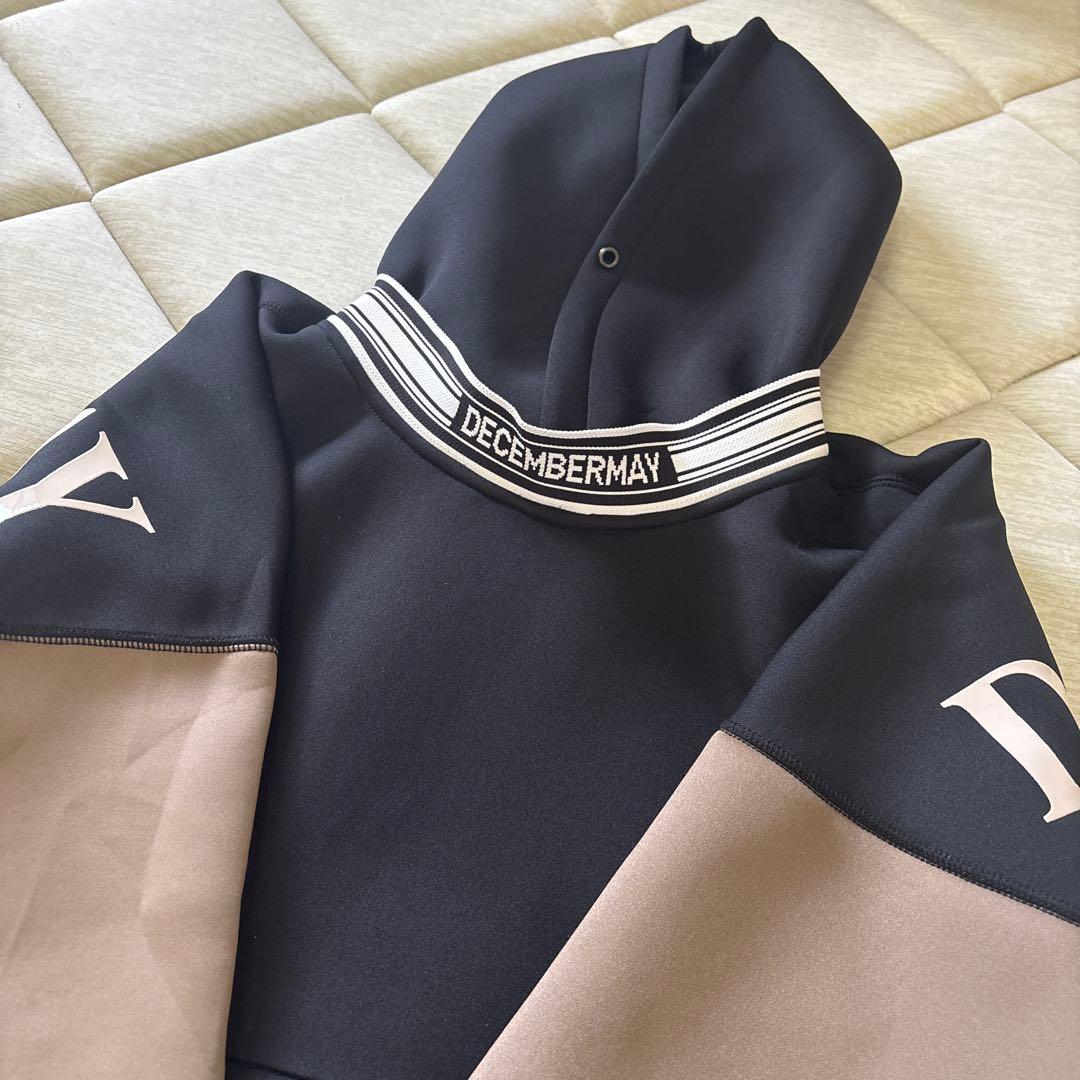 ディセンバーメイ　パーカー　ユニセックス