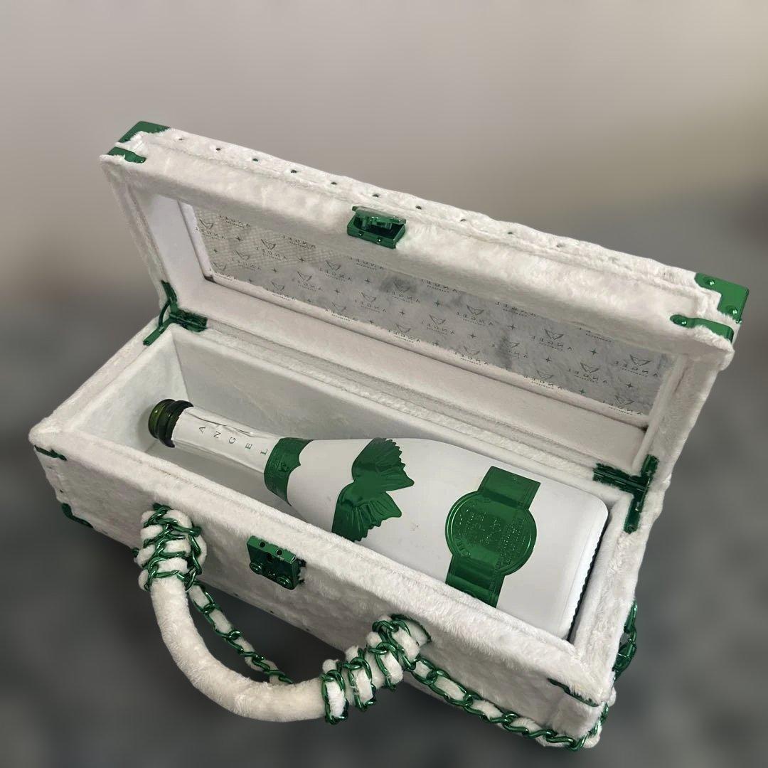 エンジェルシャンパンクリスマスホリデー限定 空き瓶　空箱　チェーン鍵付き　ファー