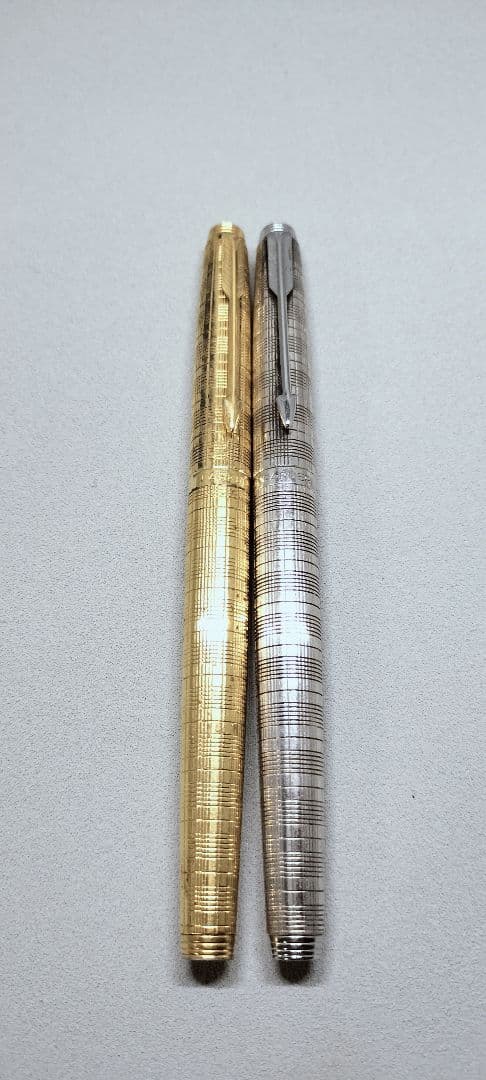 Parker　金色・銀色 ストライプ模様 万年筆