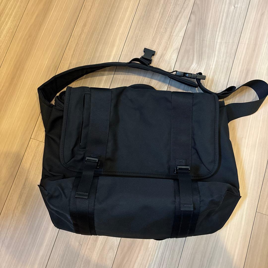 arket メッセンジャーバッグ　