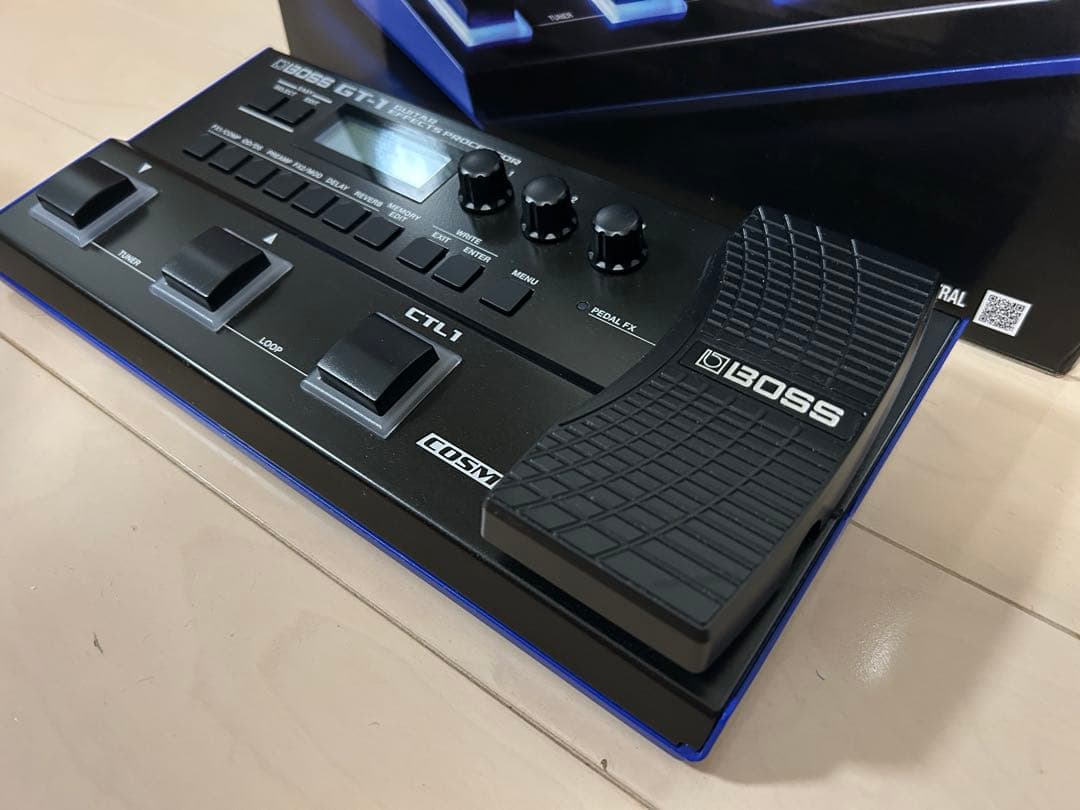 美品　BOSS GT-1 ギターエフェクター➕教科書
