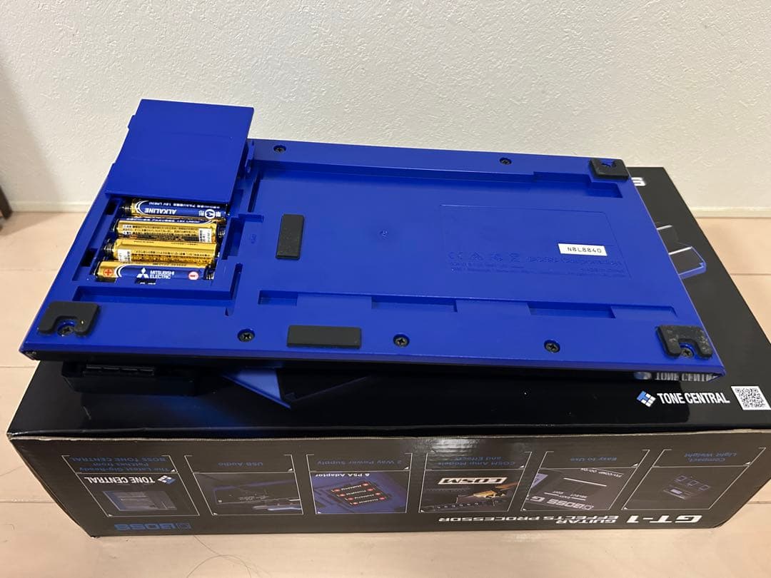 美品　BOSS GT-1 ギターエフェクター➕教科書