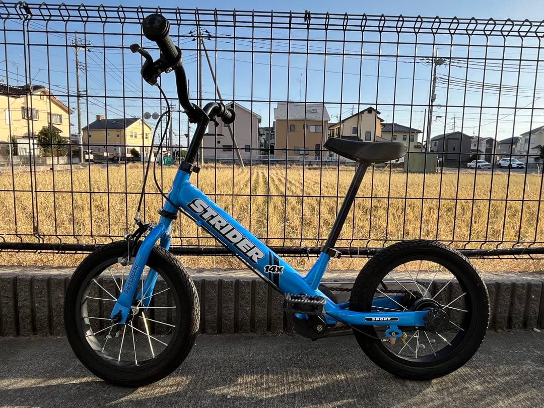 STRIDER ストライダー　ブルー　14X ペダル付き