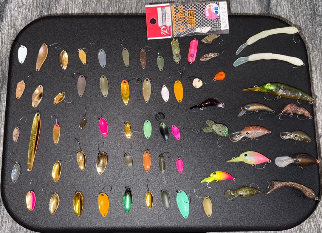 エリアトラウト　ルアーまとめ売り　64個 スプーン45個クランク13個その他5個
