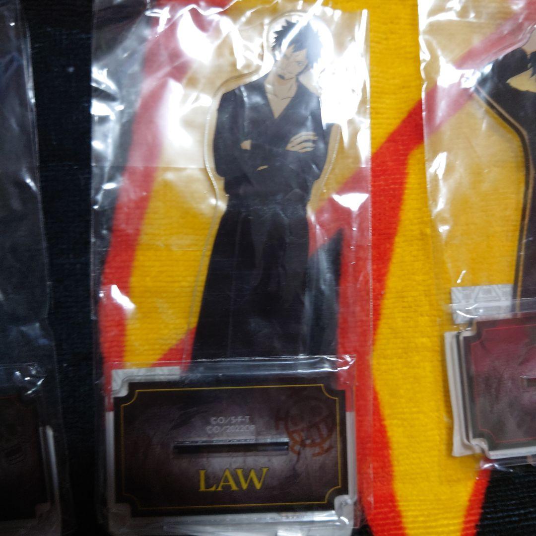 アクリルスタンド　ワンピース バスローブ　ルフィ　ロー　シャンクス