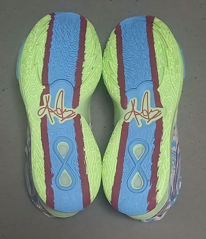 シューズ(男性用) Nike KYRIE 8 INFINITY 1 World 1 People