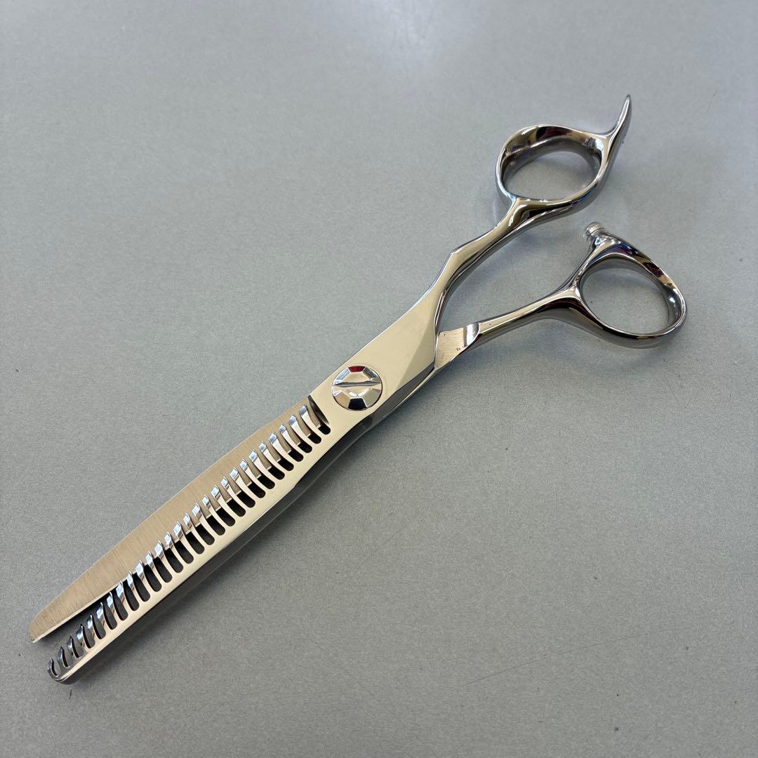 ６インチセニングシザー 10%~15% 抜けが良くカットラインが付きにくい