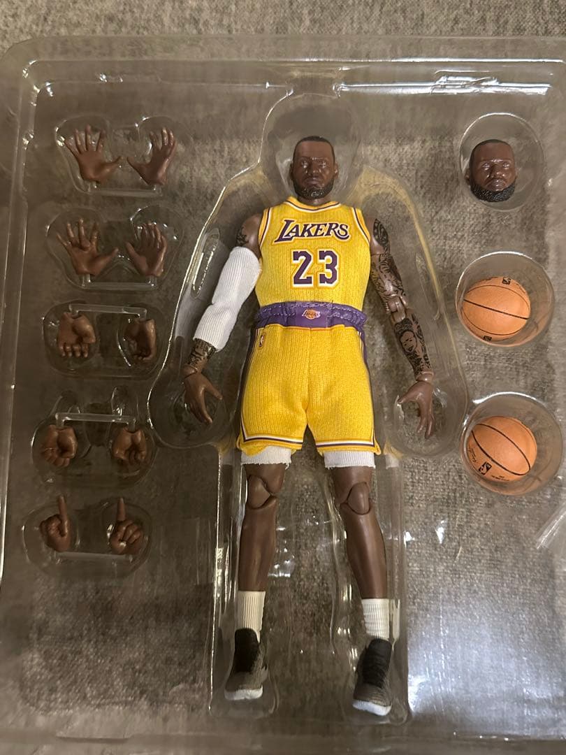レブロン　ジェームス　開封品　中古　フィギュア　メディコムトイ　バスケ　NBA