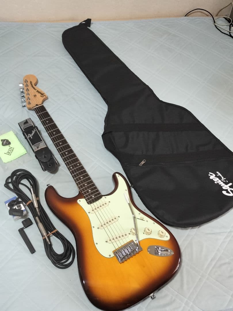 Squier スクワイヤー ストラトキャスター FSR ケースオマケ多数付