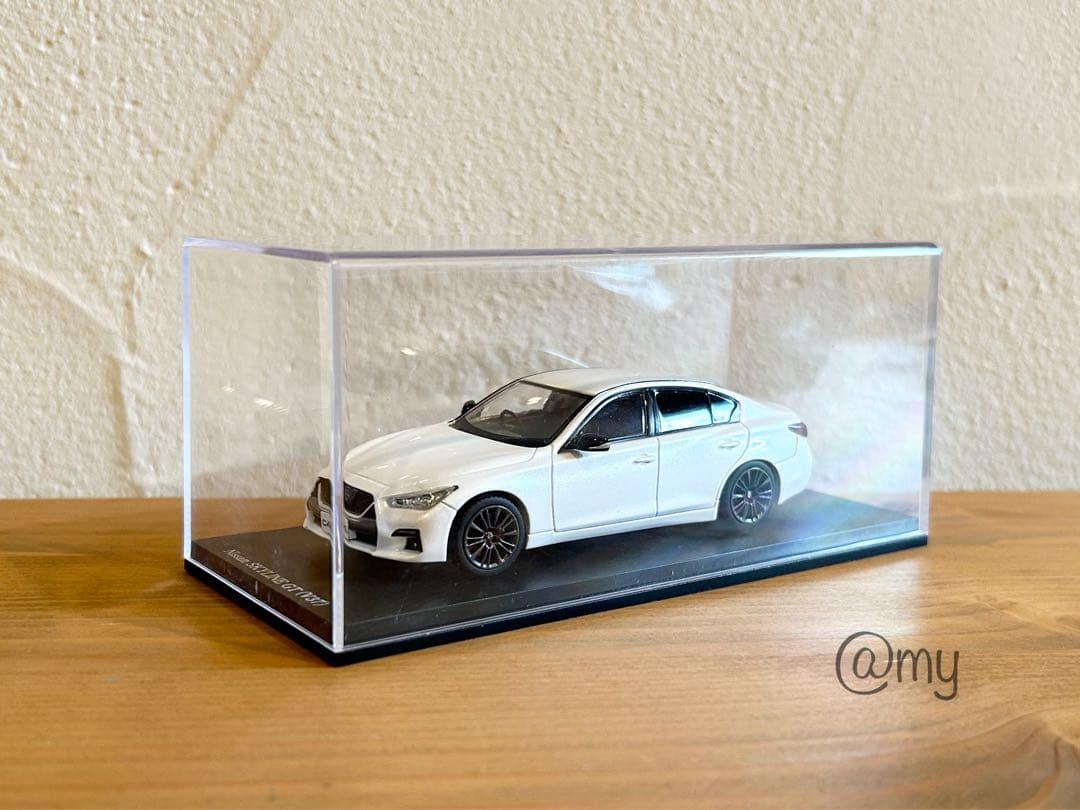 スカイライン GT V37 1/43 ミニカー