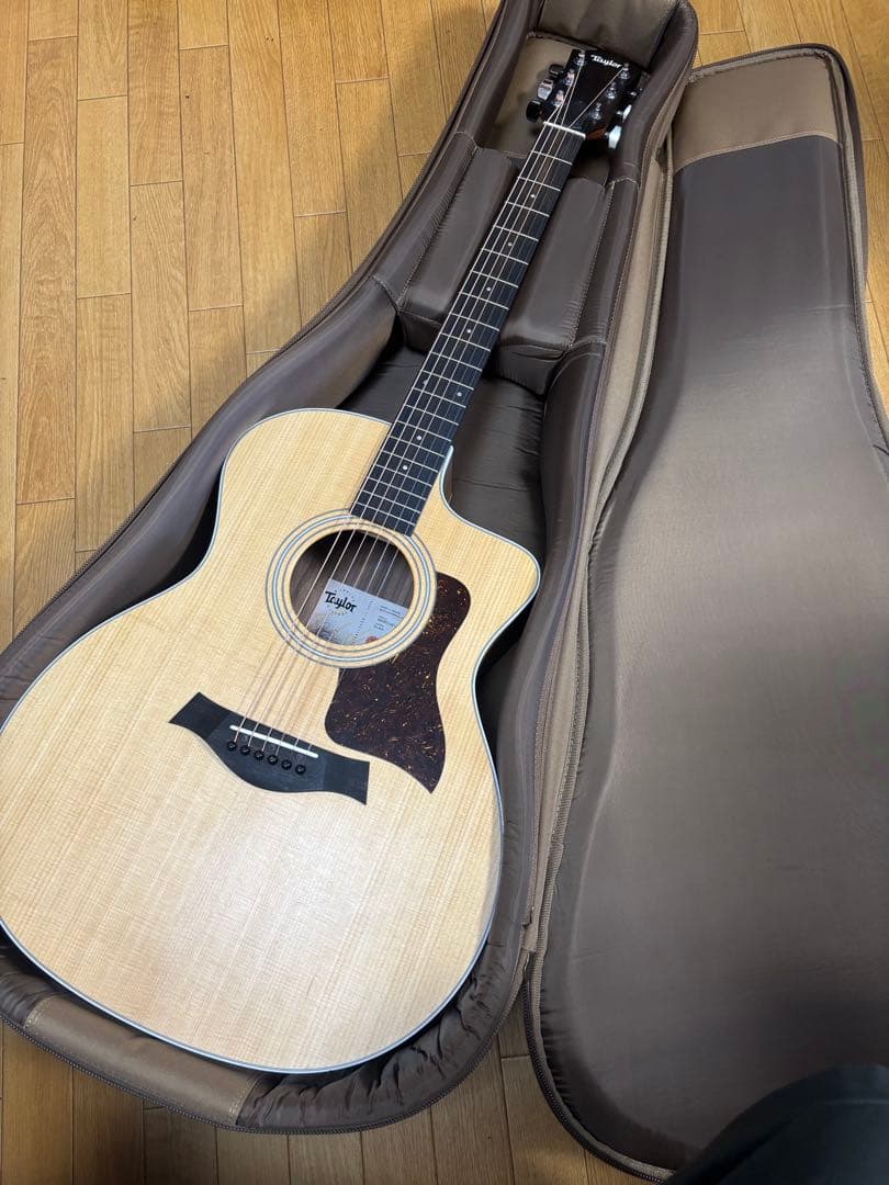 Taylor Grand Auditorium 214ceアコースティックギター