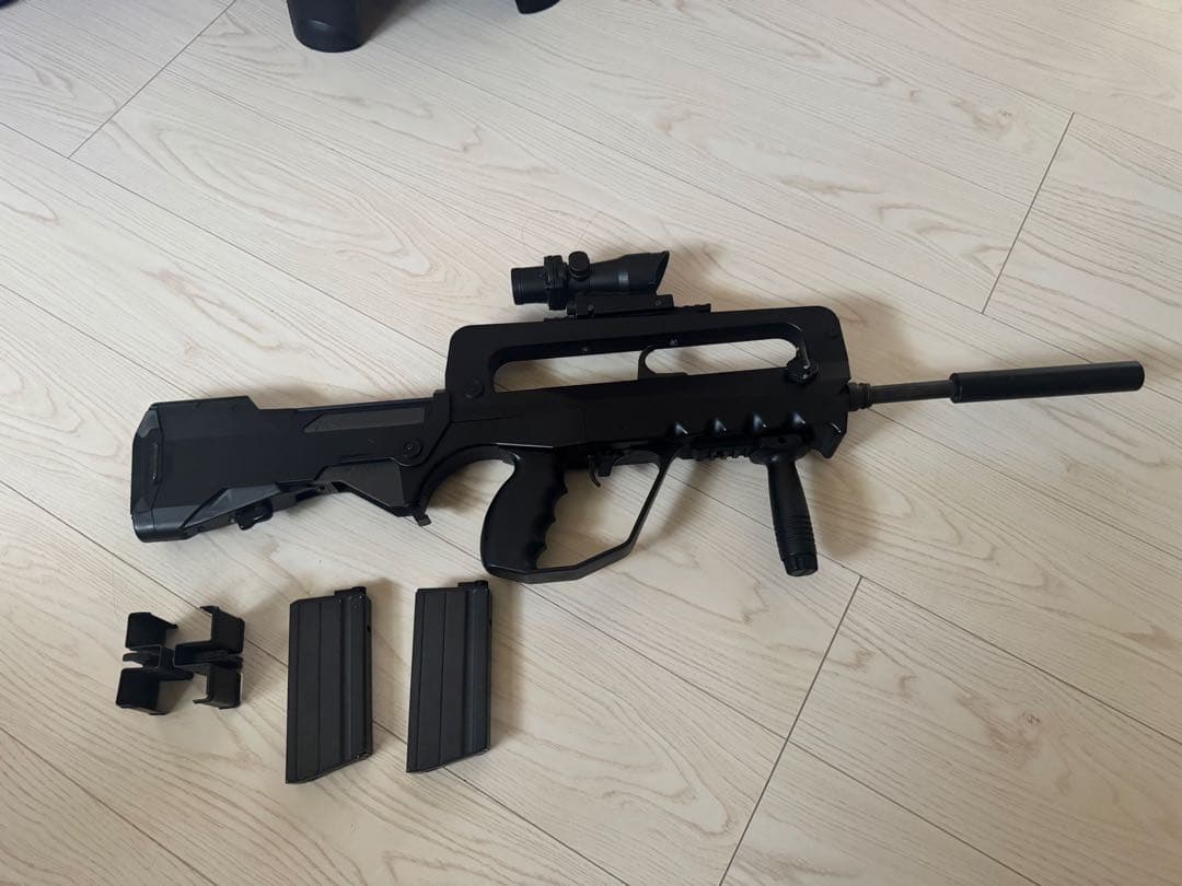 ファマス5.56 F1 ブラック スコープ付き 東京マルイ