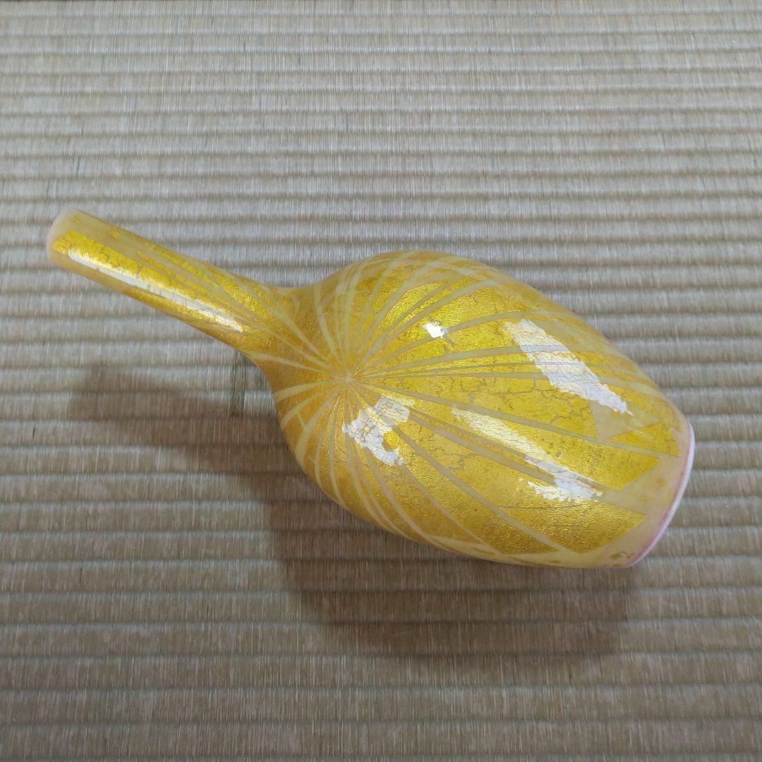 小野珀子　高さ約28.5cm　釉裏金彩花立　桐共箱