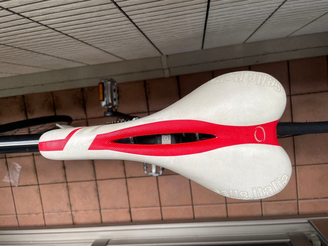 ロードバイク　エントリーモデル　AQUA sora