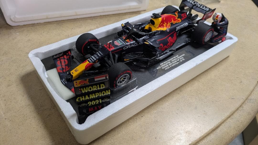 フェルスタッペン別注 RB16B アブダビGP 1/18