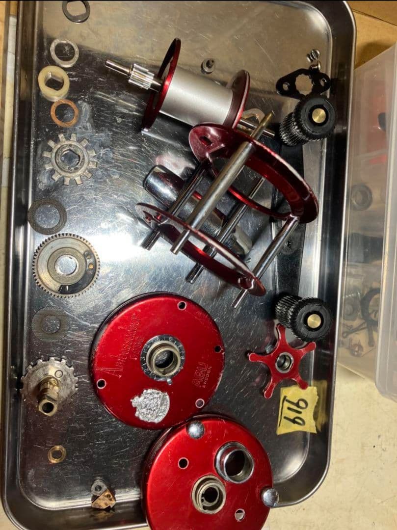 Ambassadeur 5000 ベイトリール レッド