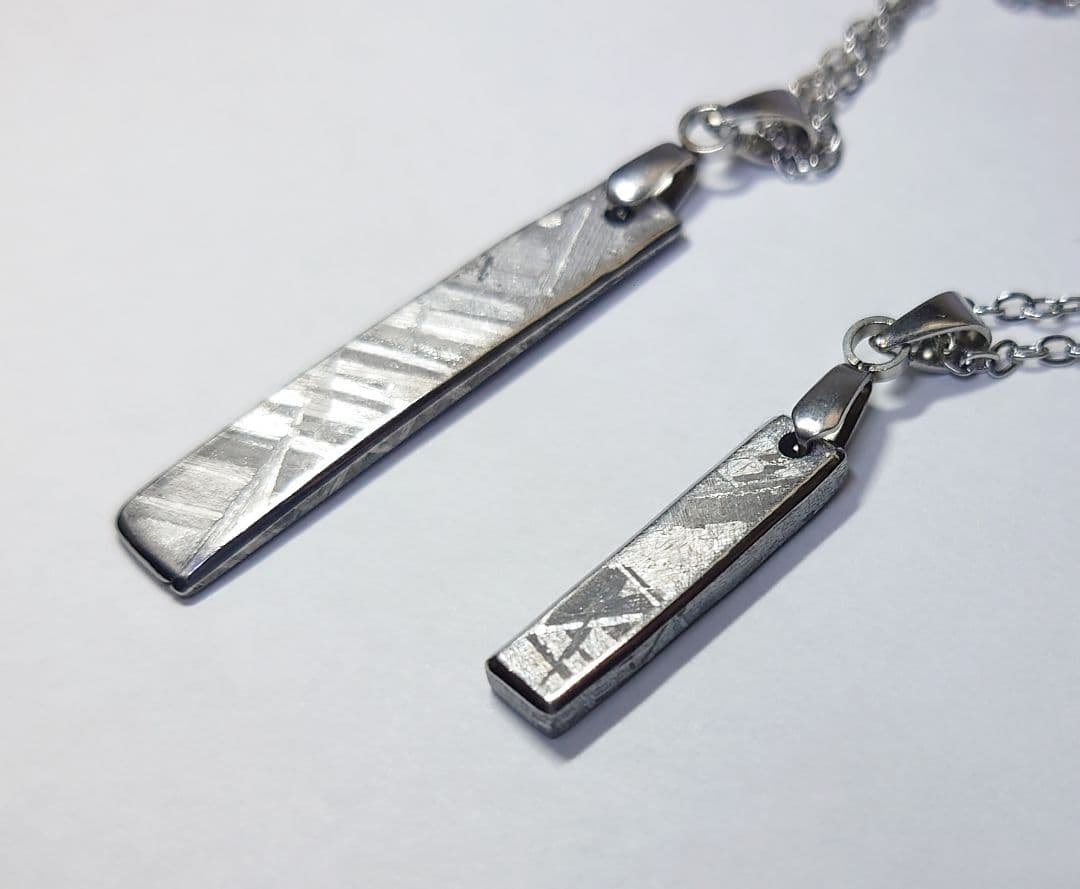 ギベオン隕石 ムオニオナルスタ隕石 ネックレス 見比べセット　鉄隕石