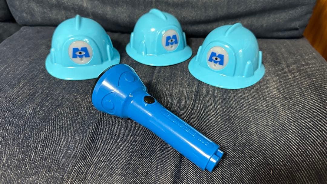 完売品 ディズニー ライド&ゴーシーク モンスターズインク　ライト ヘルメット