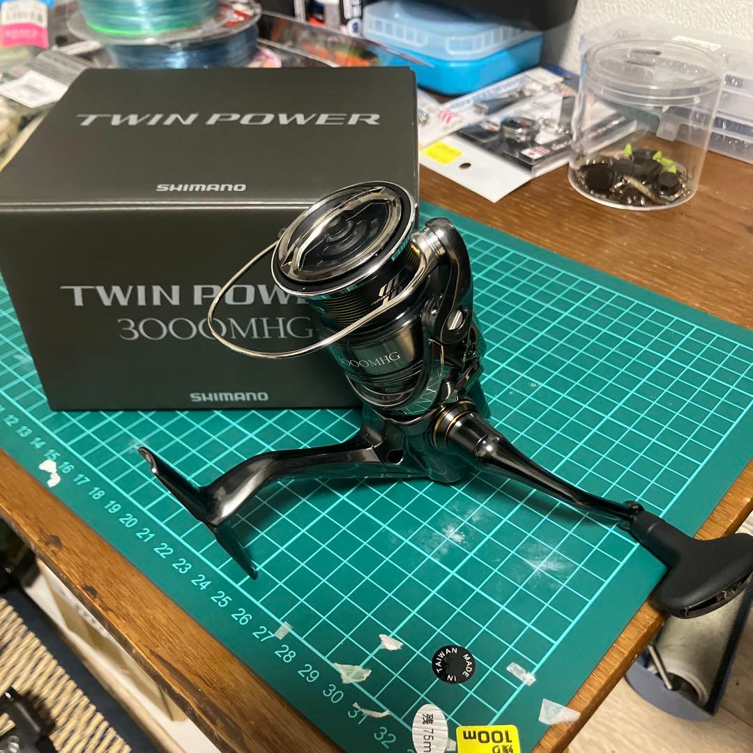 美品！！シマノ　２４ツインパワー3000MHG