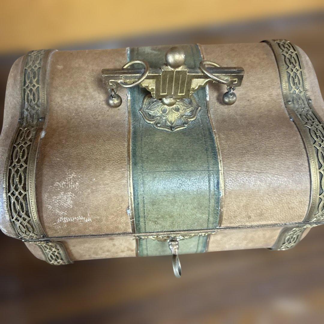 イギリス製　宝石箱　アンティーク　レザー収納　ボックス　鍵つき