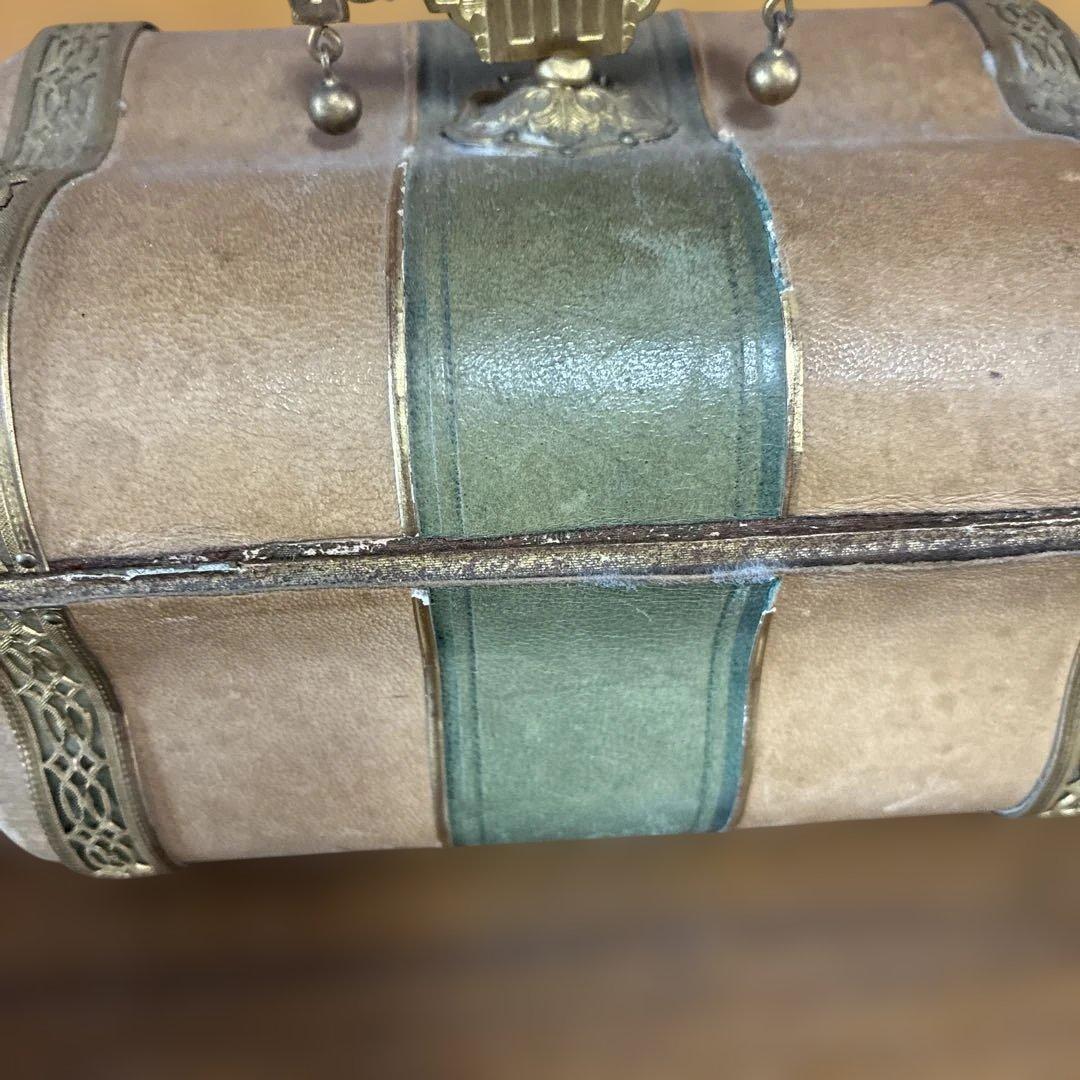 イギリス製　宝石箱　アンティーク　レザー収納　ボックス　鍵つき